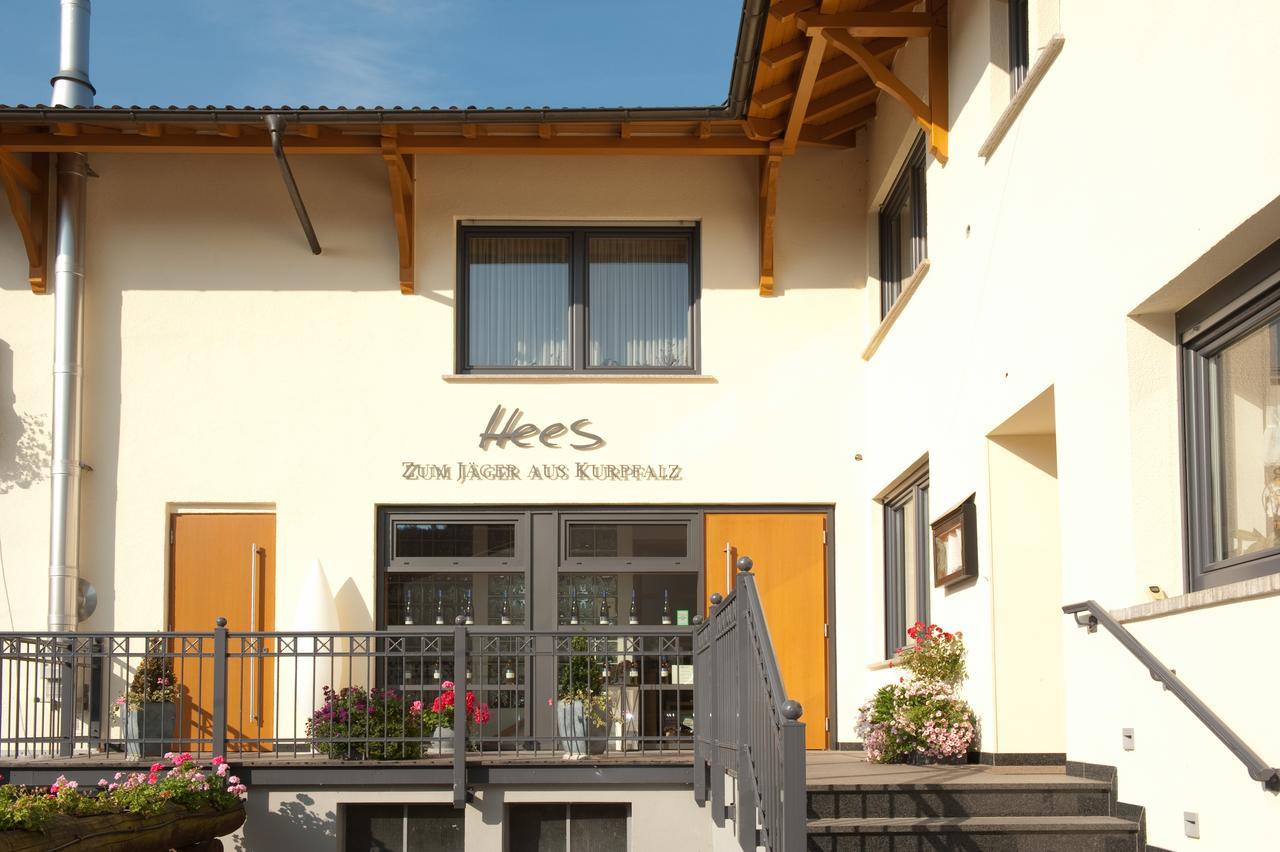 Weingut Hees - Landgasthof Zum Jaeger Aus Kurpfalz Auen Eksteriør billede